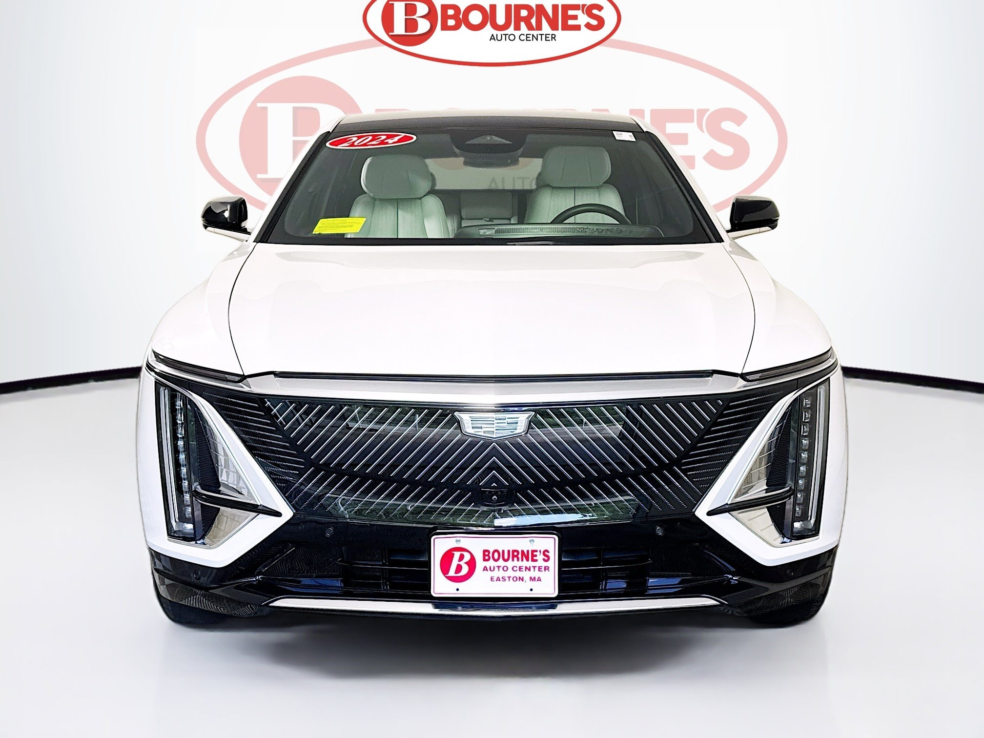 Used 2024 Cadillac Lyriq Luxury AWD/4WD image 6