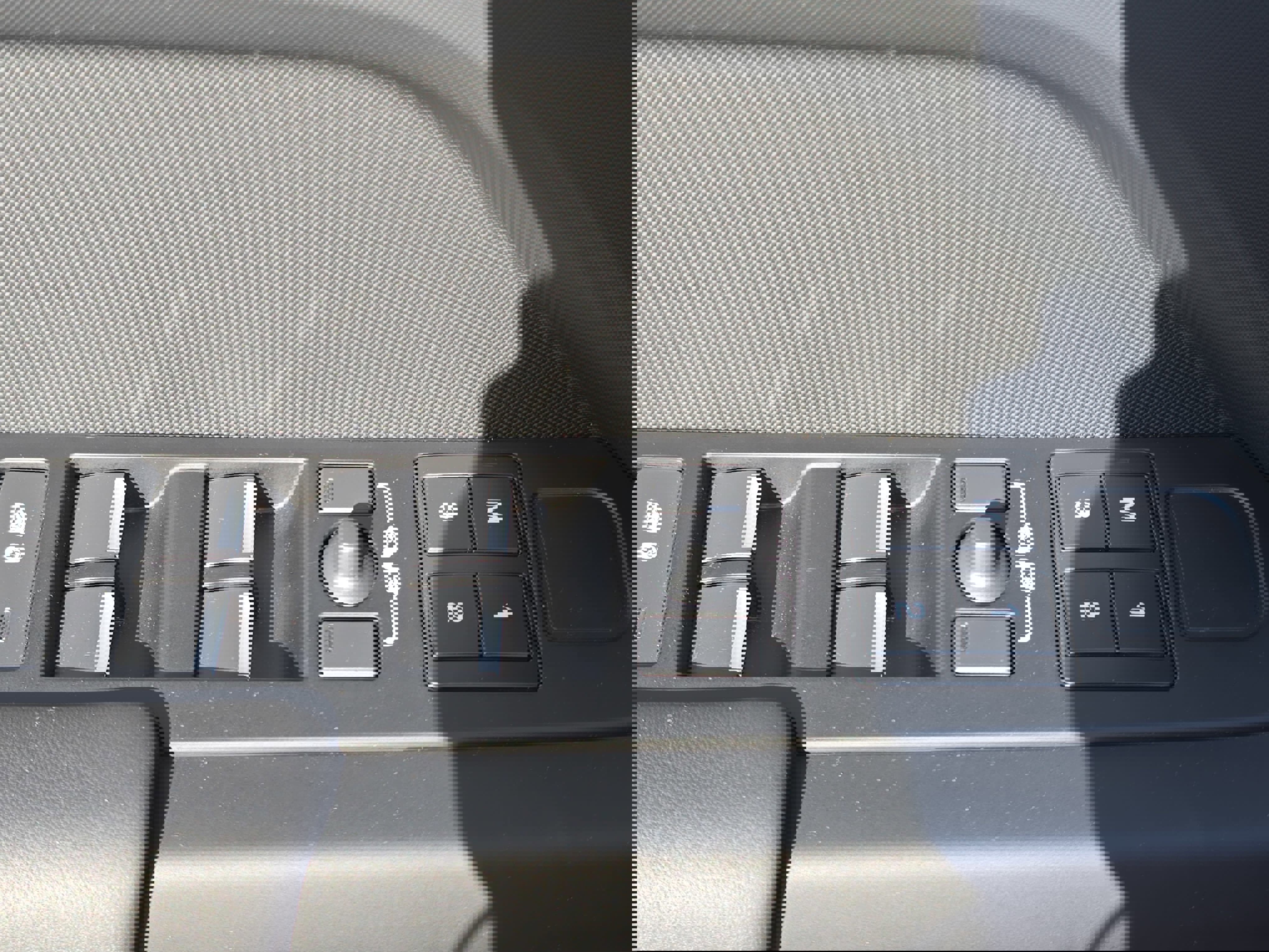 Certified 2025 Land Rover Defender 110 X-Dynamic SE image 27