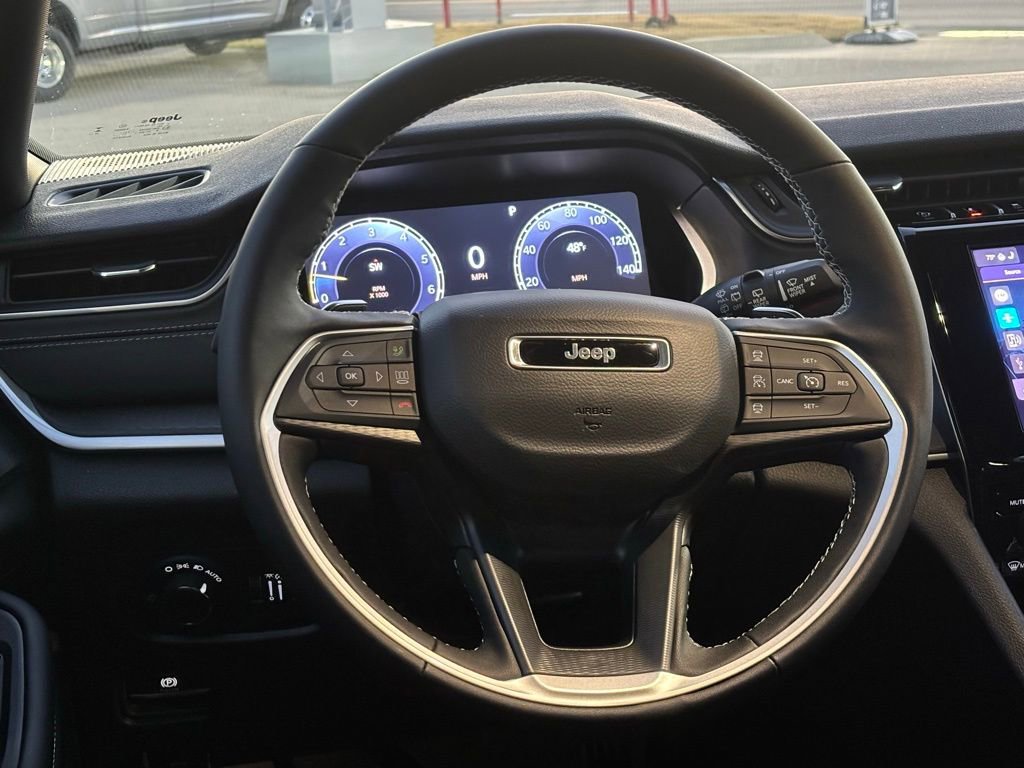 New 2025 Jeep Grand Cherokee Altitude image 10