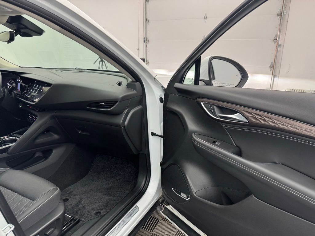 Used 2023 Buick Envision Avenir image 36