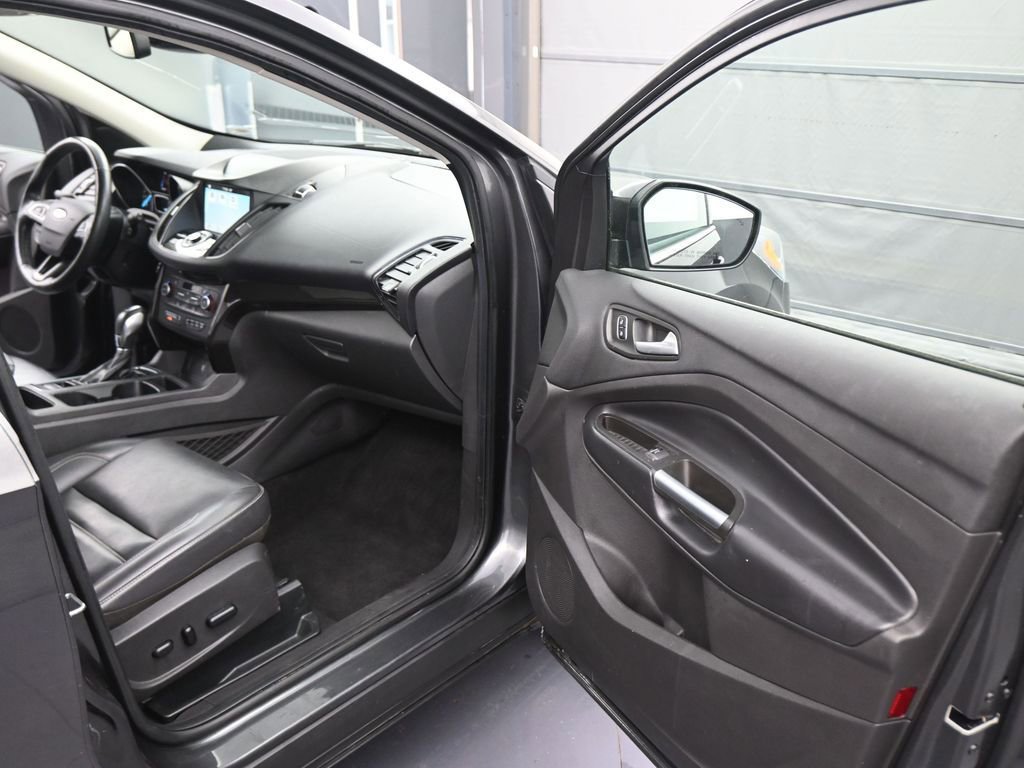 Used 2019 Ford Escape Titanium AWD/4WD image 46