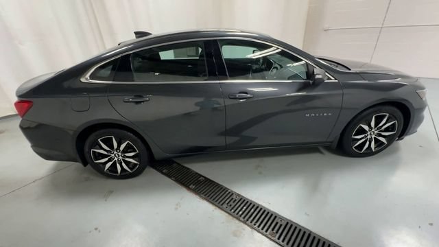 Used 2017 Chevrolet Malibu LT FWD image 9