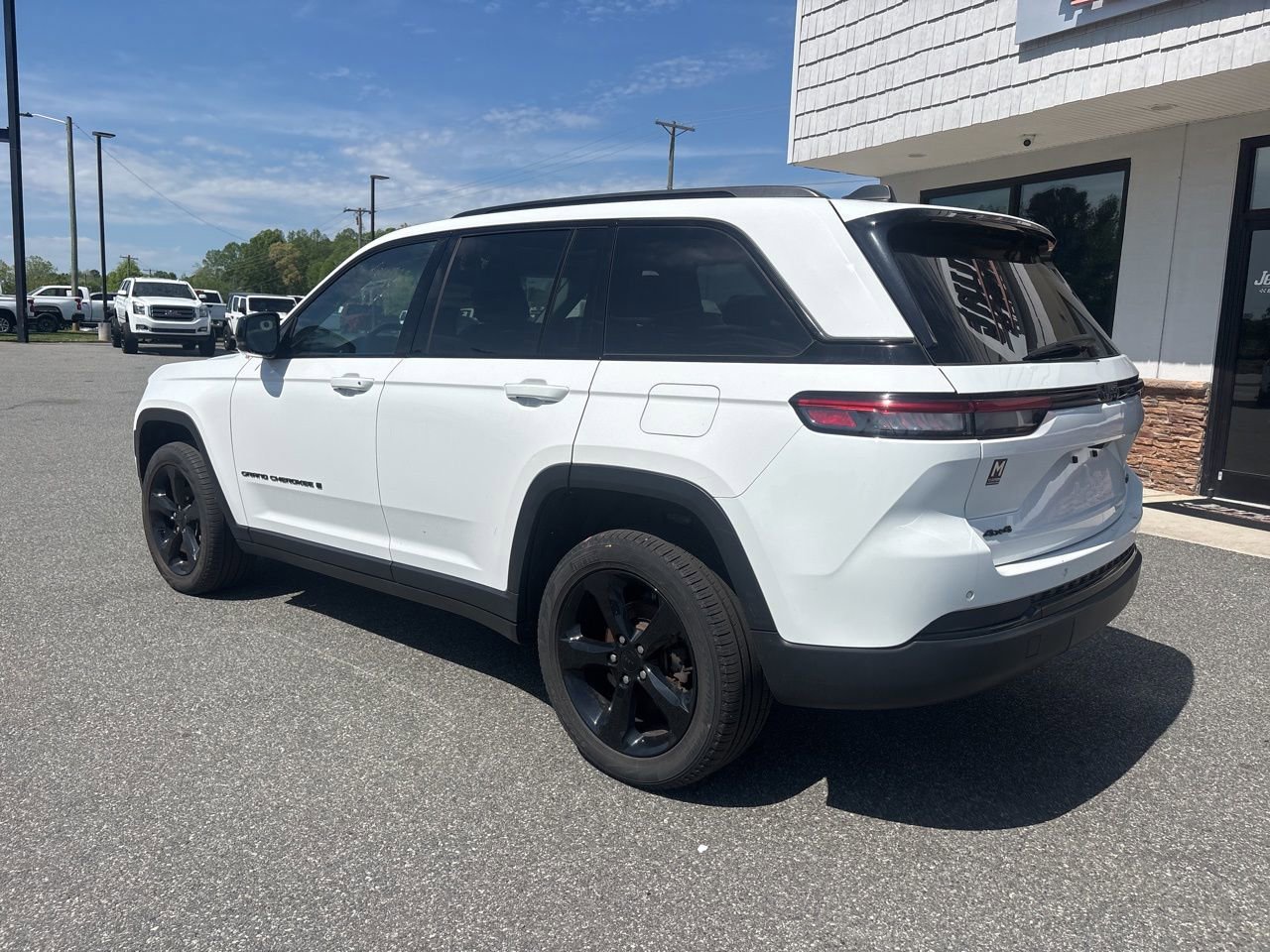 Used 2023 Jeep Grand Cherokee Limited w/ Black Appearance Package image 6