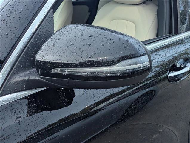 Used 2023 Mercedes-Benz GLB 250 image 4