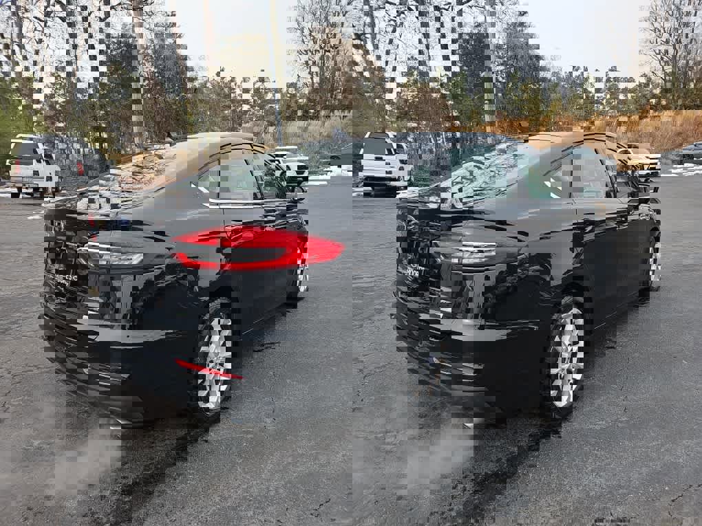 Used 2020 Ford Fusion SE image 3