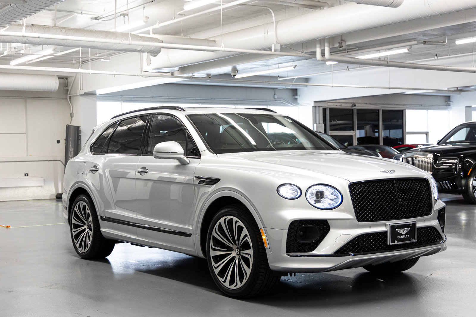 Certified 2023 Bentley Bentayga Plug-In Hybrid AWD/4WD image 7