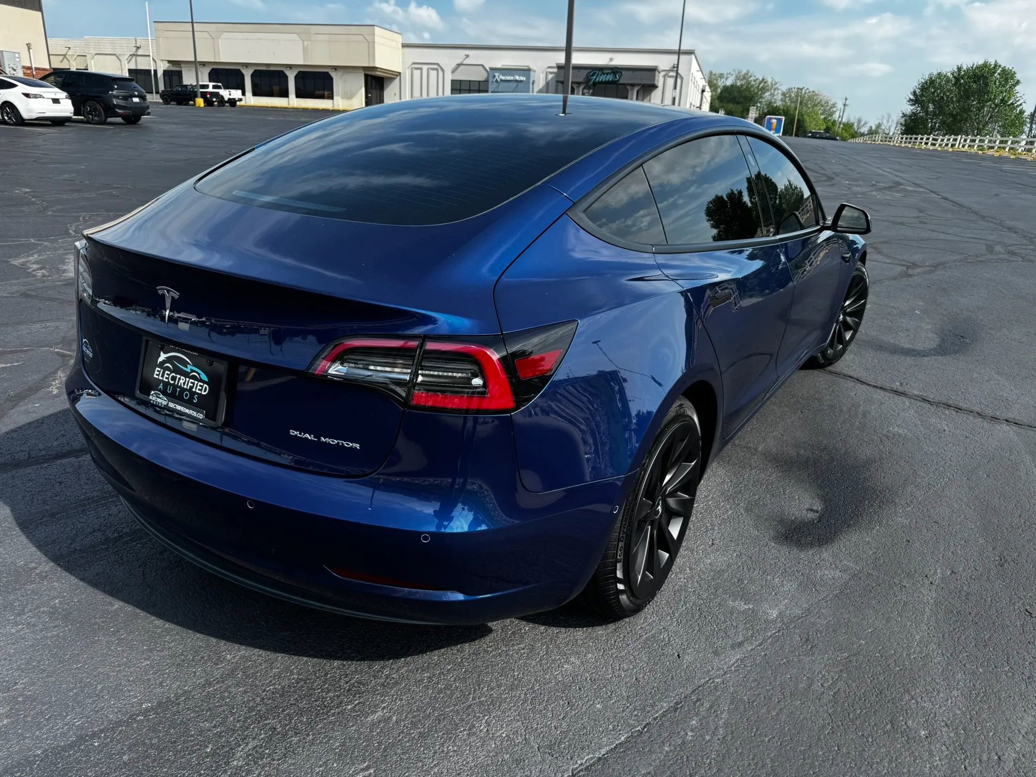 Used 2022 Tesla Model 3 Long Range AWD/4WD image 4