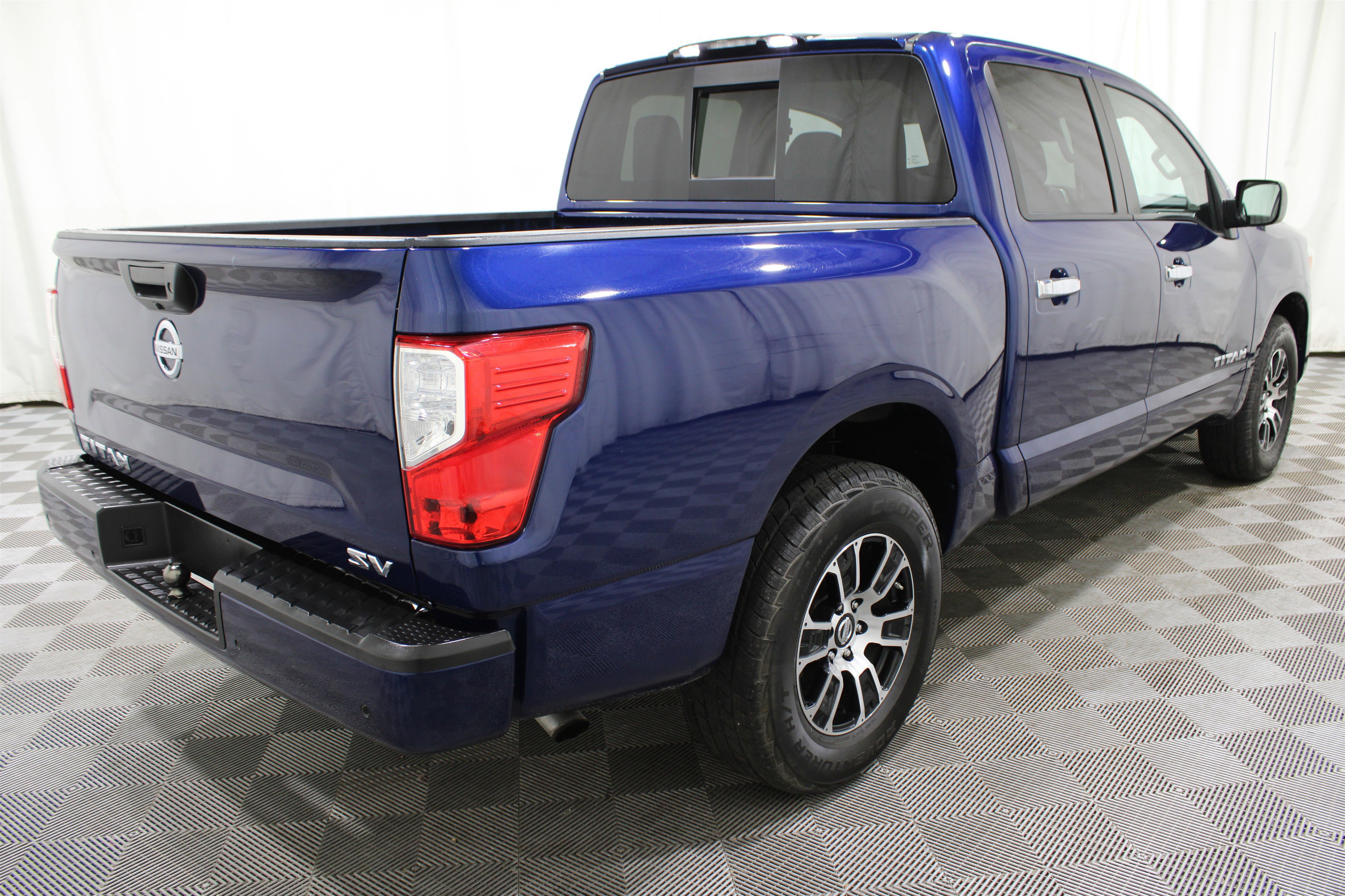 Used 2021 Nissan Titan SV image 29