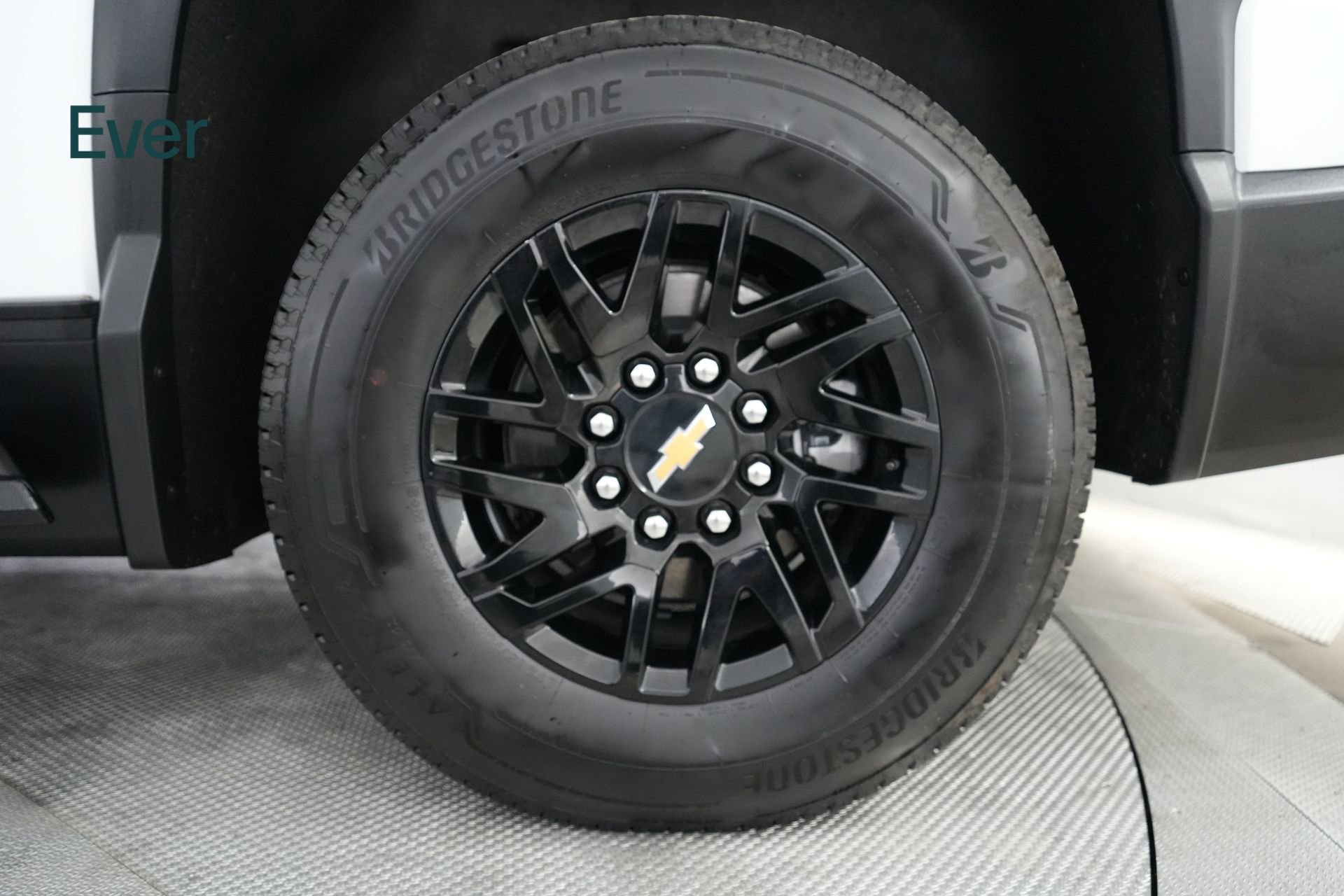 Used 2025 Chevrolet Silverado EV LT AWD/4WD image 9