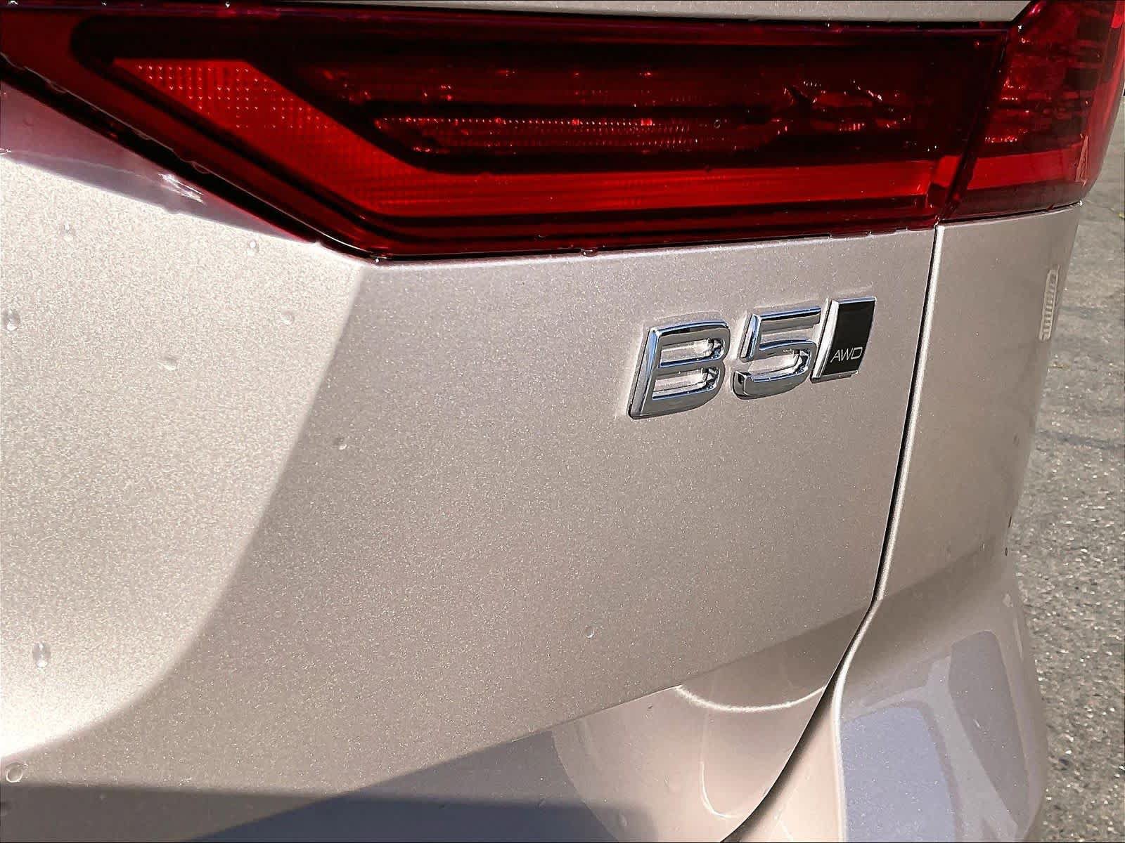 New 2027 Volvo XC60 B5 Plus AWD/4WD image 26