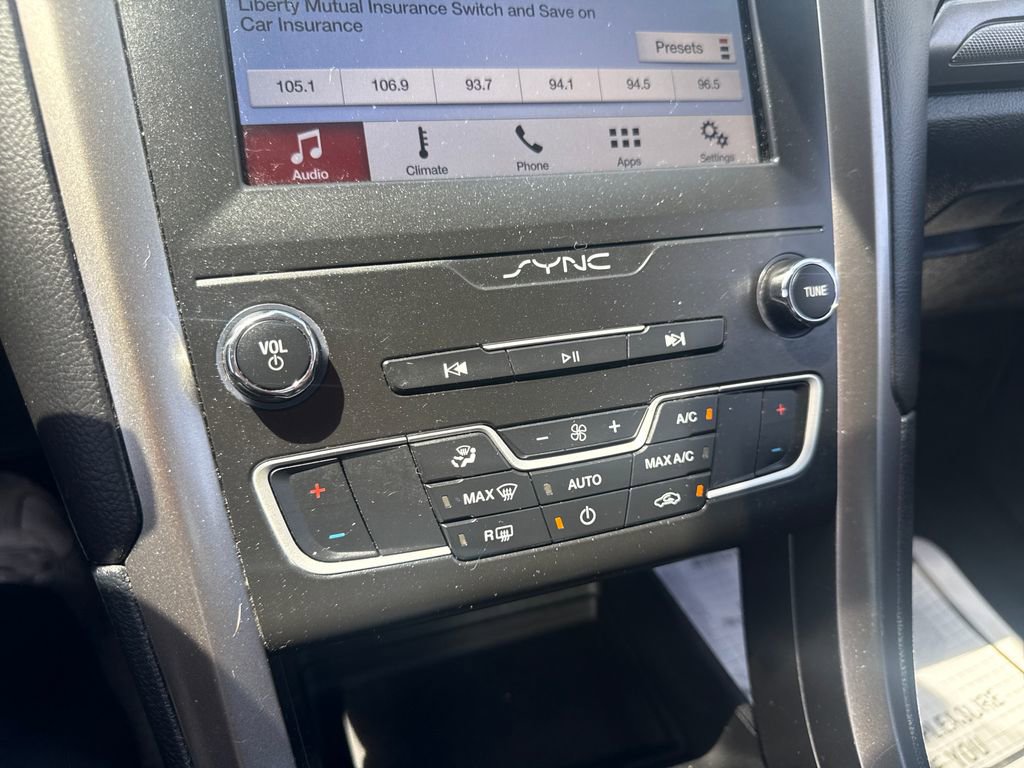 Used 2019 Ford Fusion SE FWD image 32