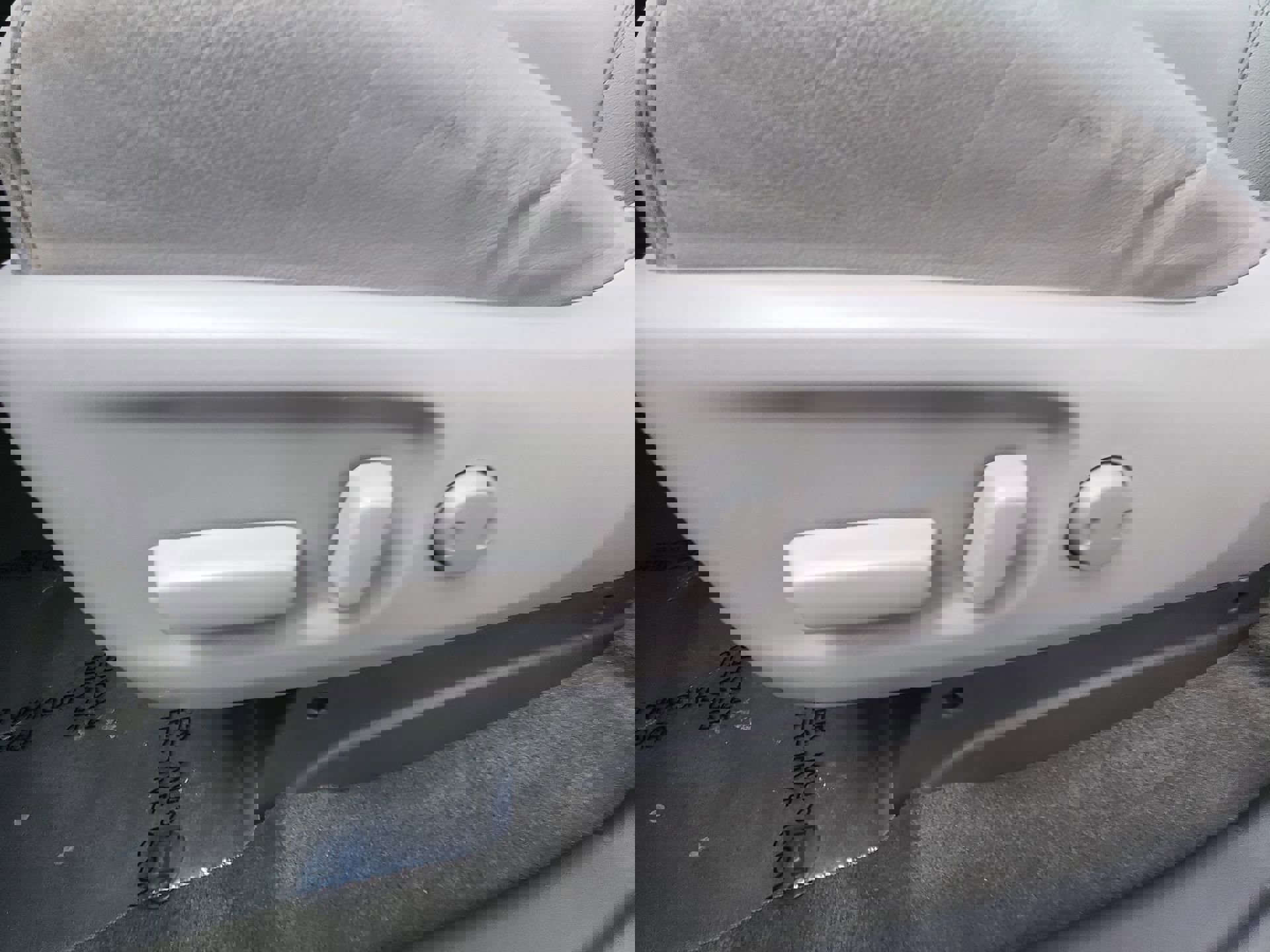 Used 2015 Toyota Sienna XLE w/ XLE Navigation Package image 14