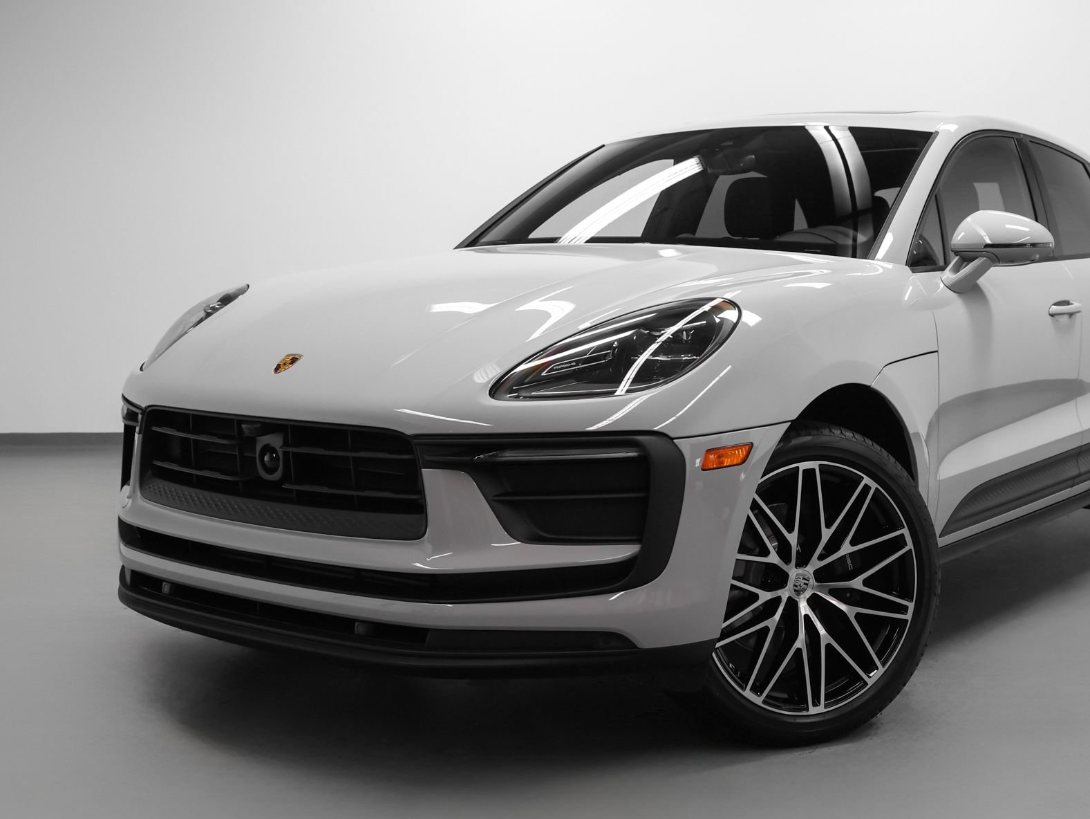 New 2026 Porsche Macan AWD/4WD image 7