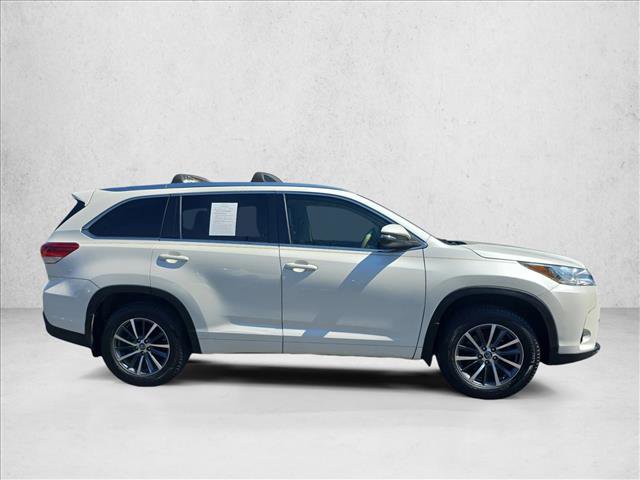 Used 2018 Toyota Highlander XLE AWD/4WD image 4