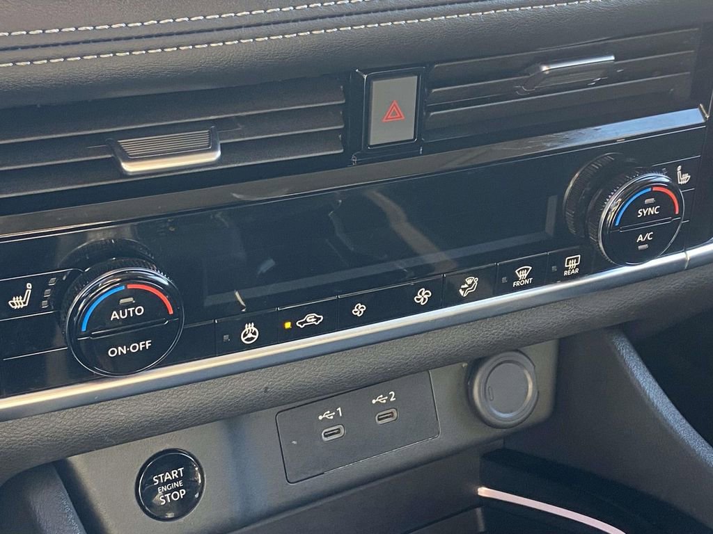 Used 2024 Nissan Rogue SL image 29