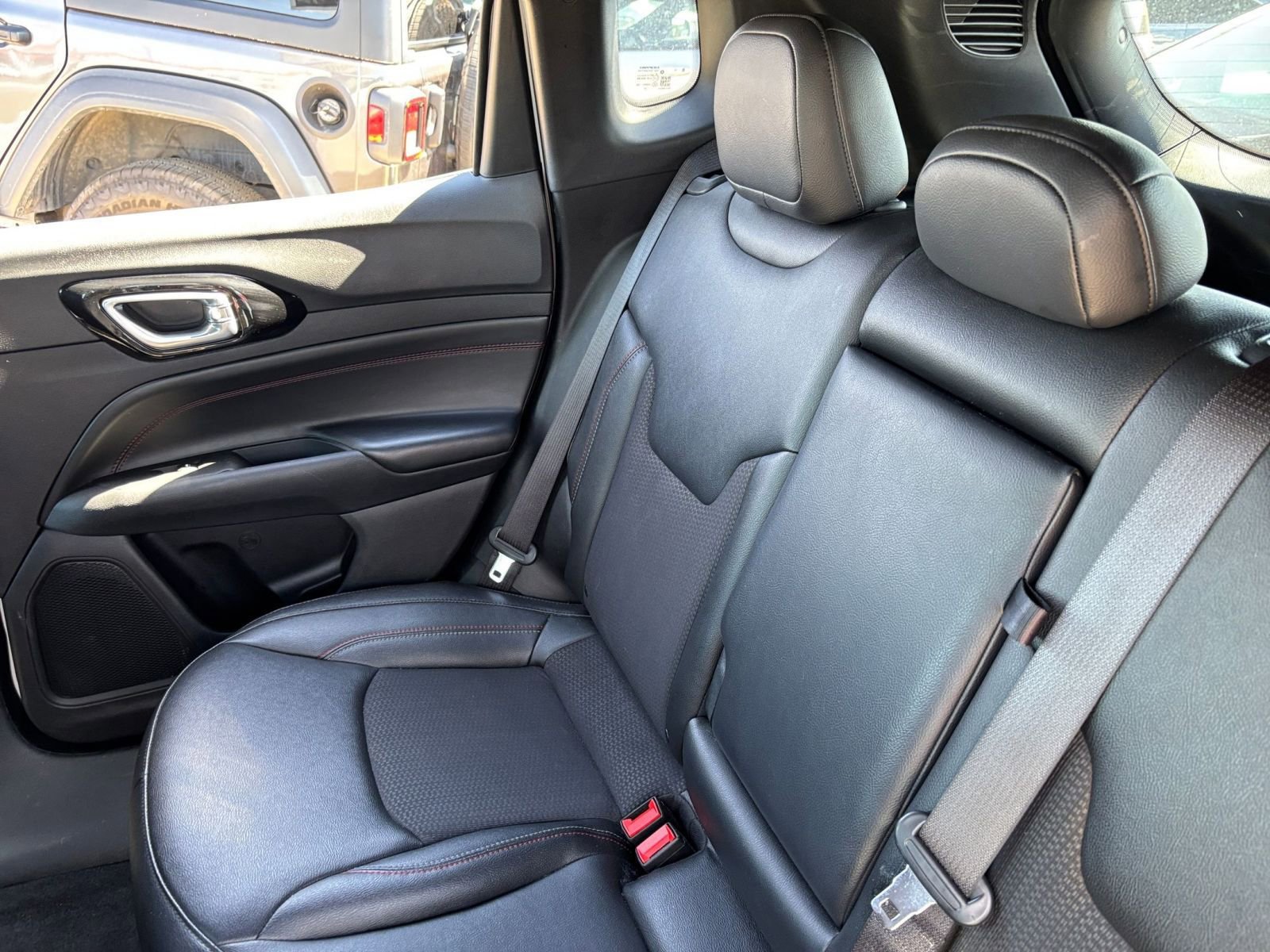 Used 2025 Jeep Compass Trailhawk AWD/4WD image 38
