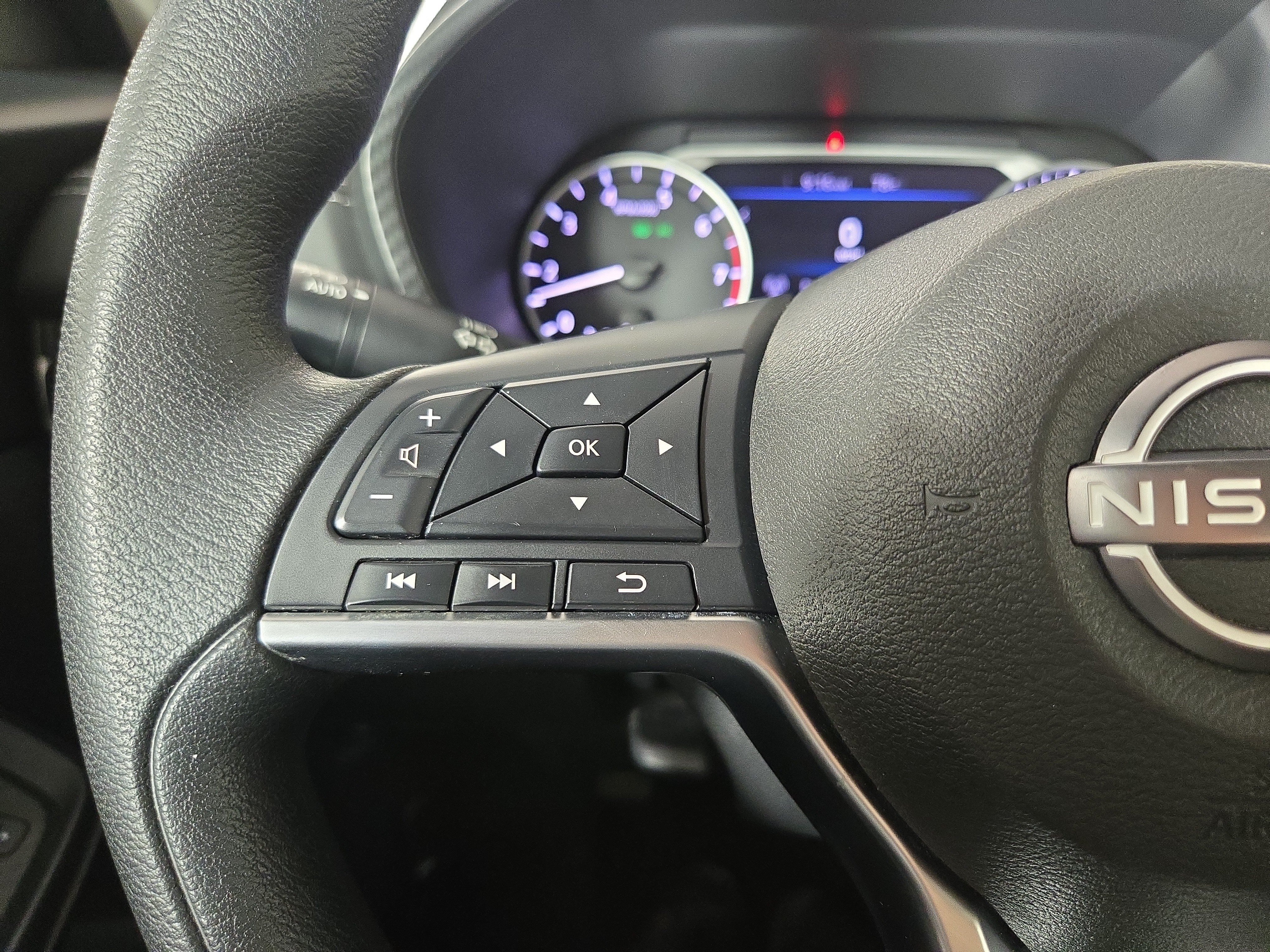 Used 2024 Nissan Sentra SV FWD image 16