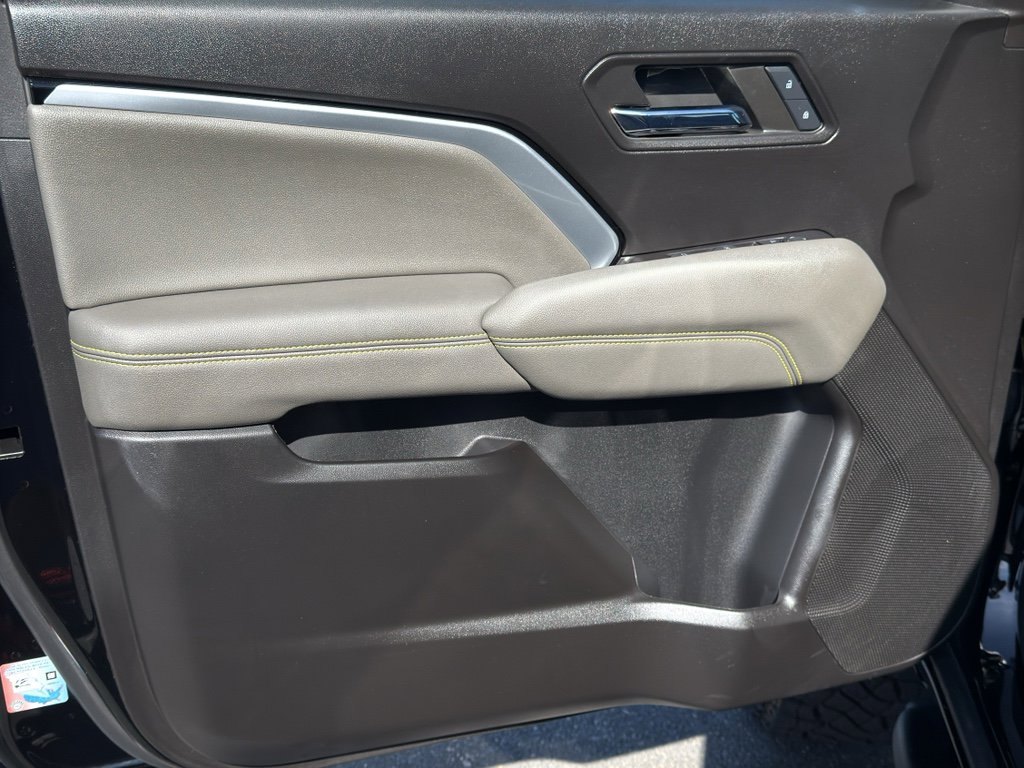 Used 2024 Chevrolet Colorado ZR2 w/ Technology Package image 9