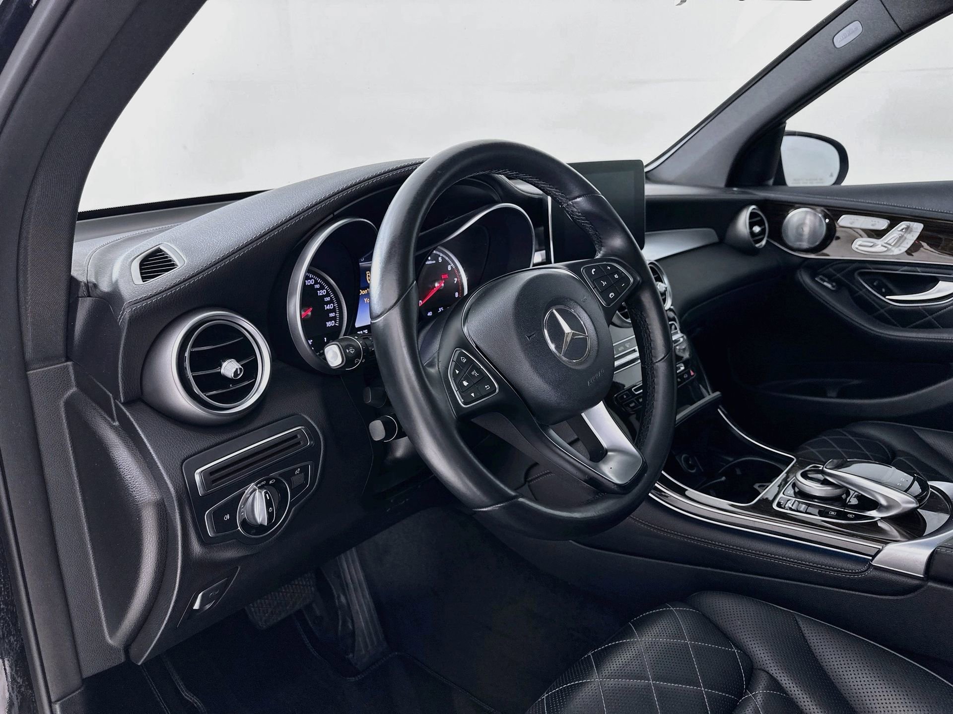 Used 2016 Mercedes-Benz GLC 300 image 10
