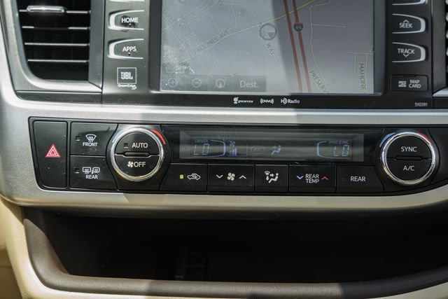 Used 2019 Toyota Highlander Limited Platinum AWD/4WD image 24