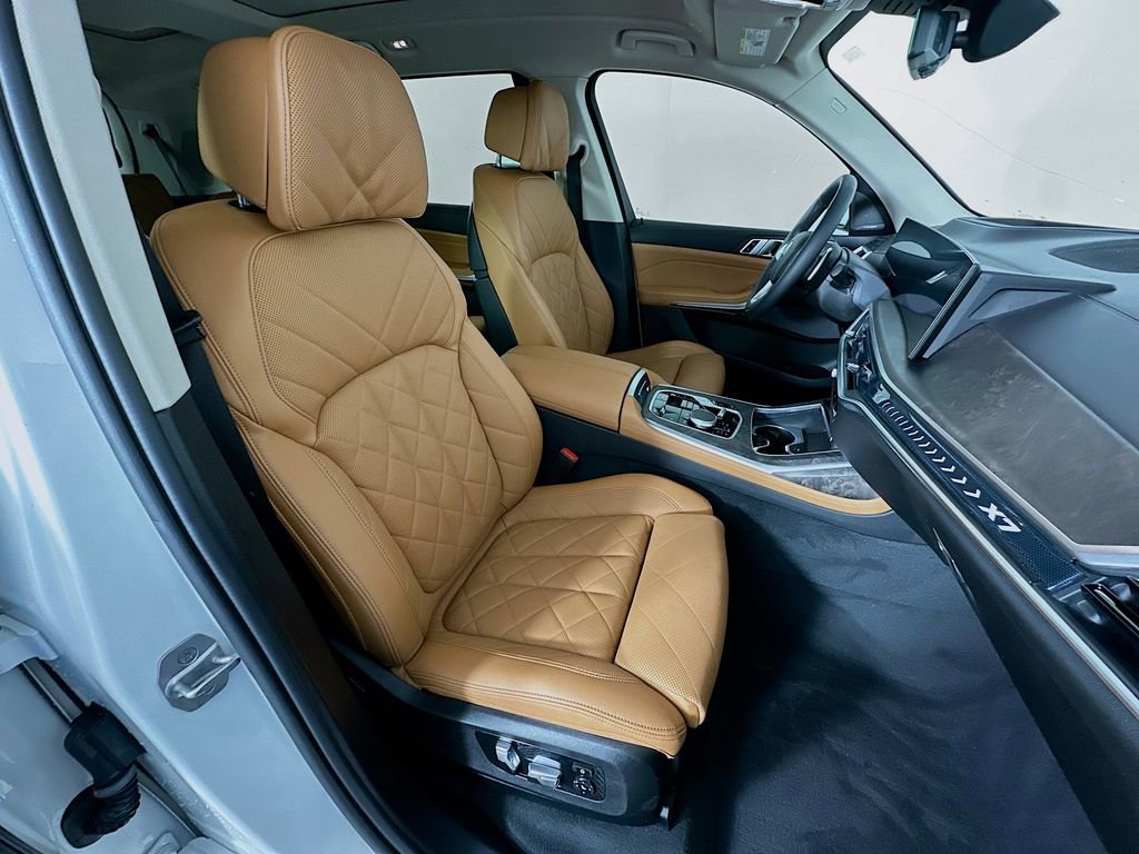Used 2023 BMW X7 xDrive40i w/ Premium Package image 32