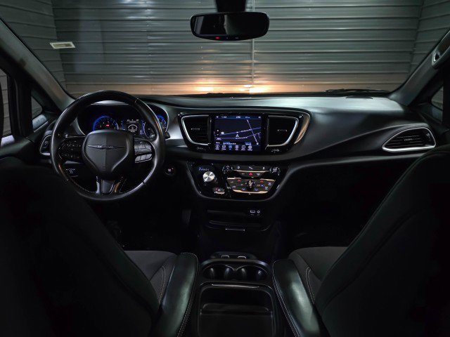 Used 2020 Chrysler Pacifica Touring w/ S Appearance Package image 11