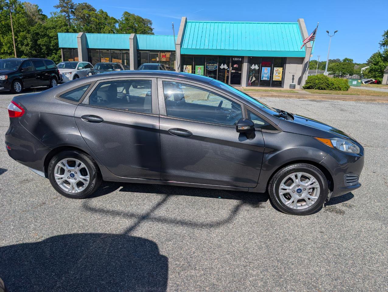 Used 2015 Ford Fiesta SE FWD image 8