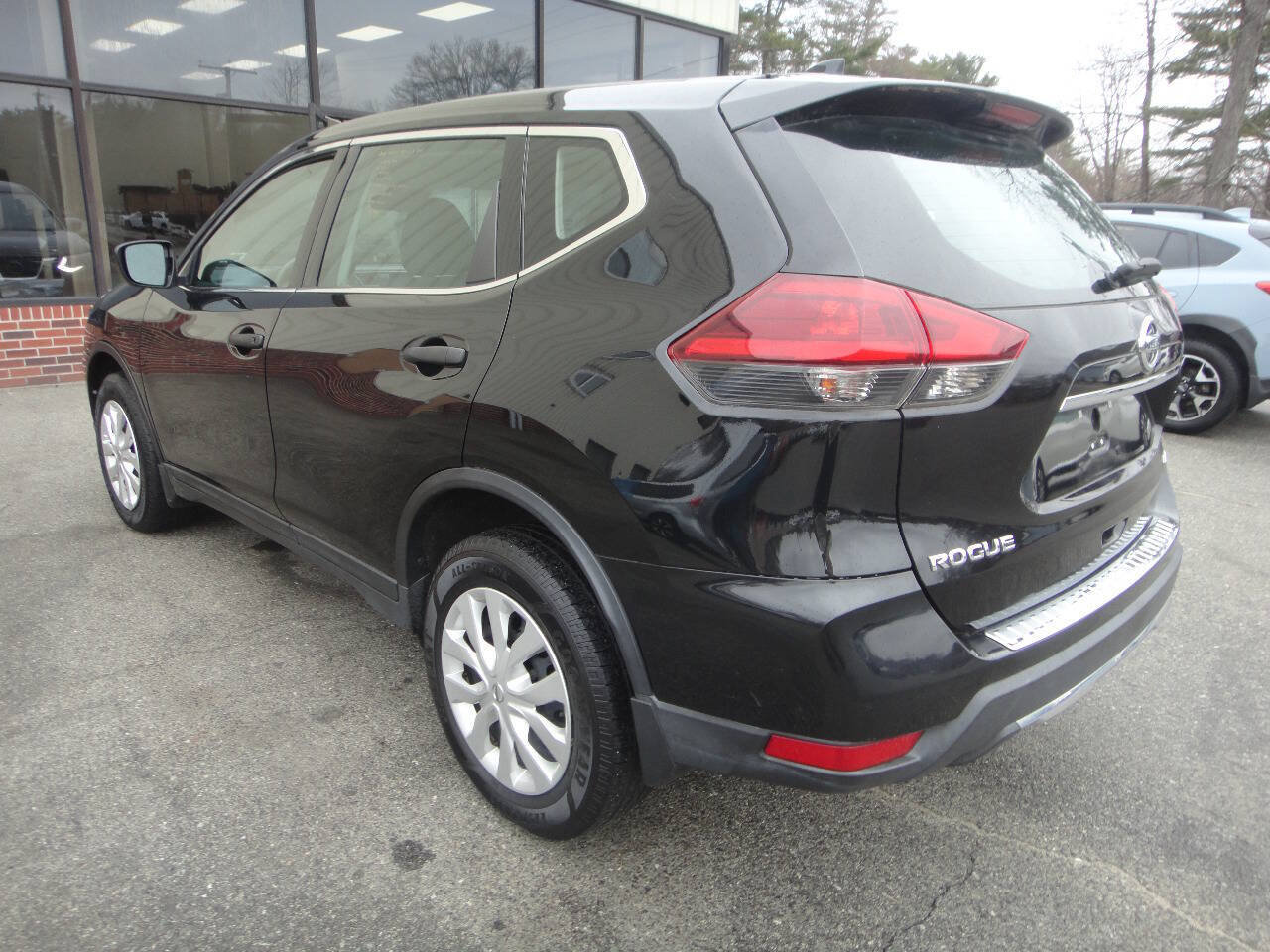 Used 2020 Nissan Rogue S AWD/4WD image 4