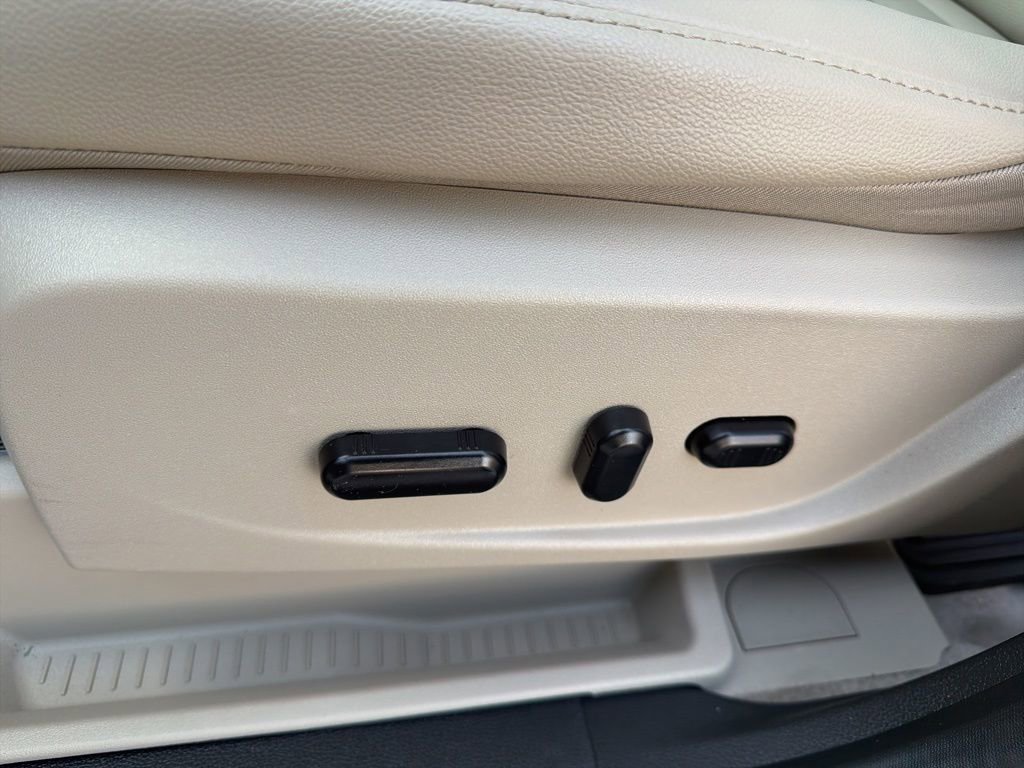 Used 2016 Ford C-MAX SEL w/ Equipment Group 301A image 15