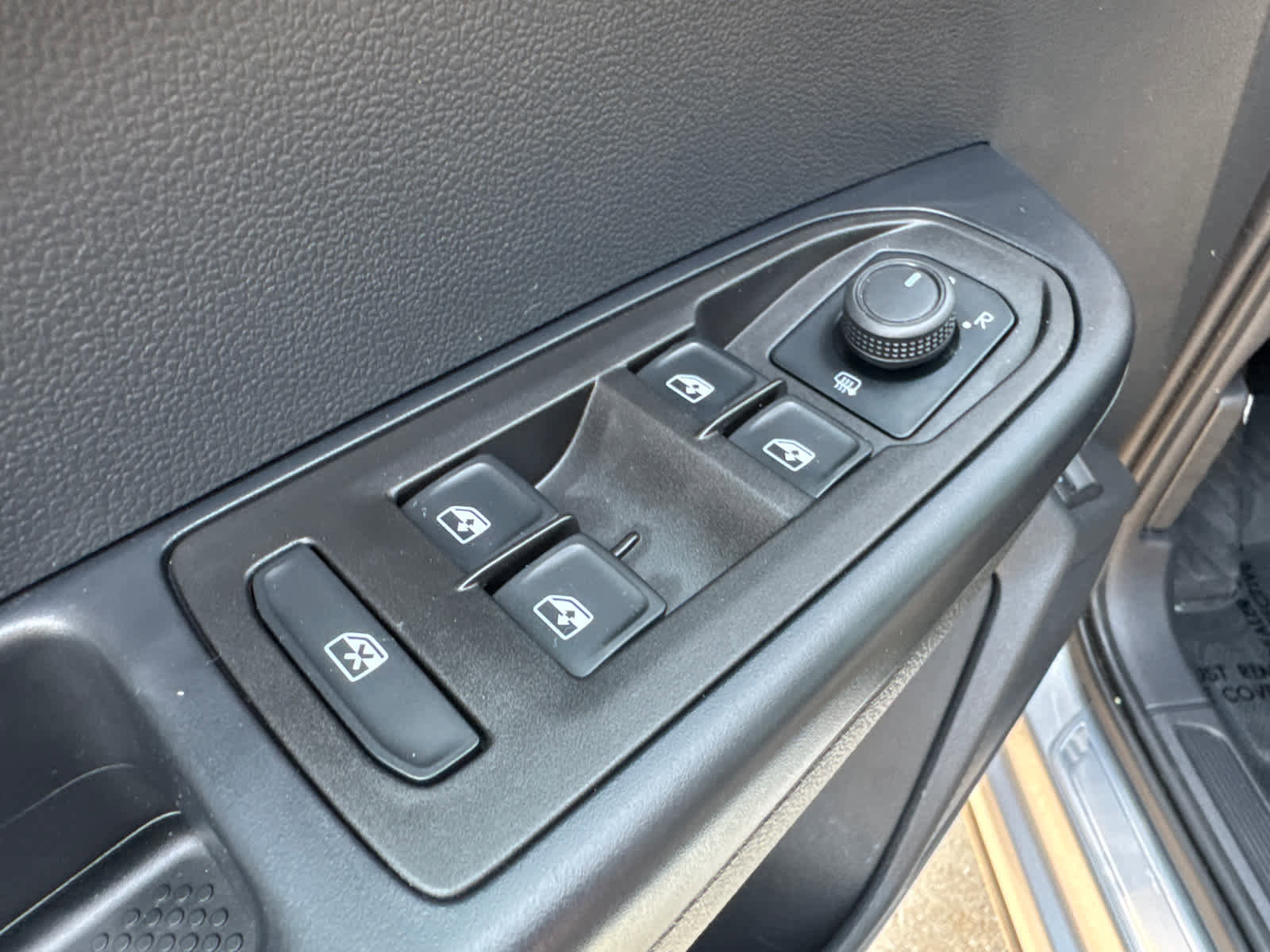 Certified 2024 Volkswagen Taos SE image 23