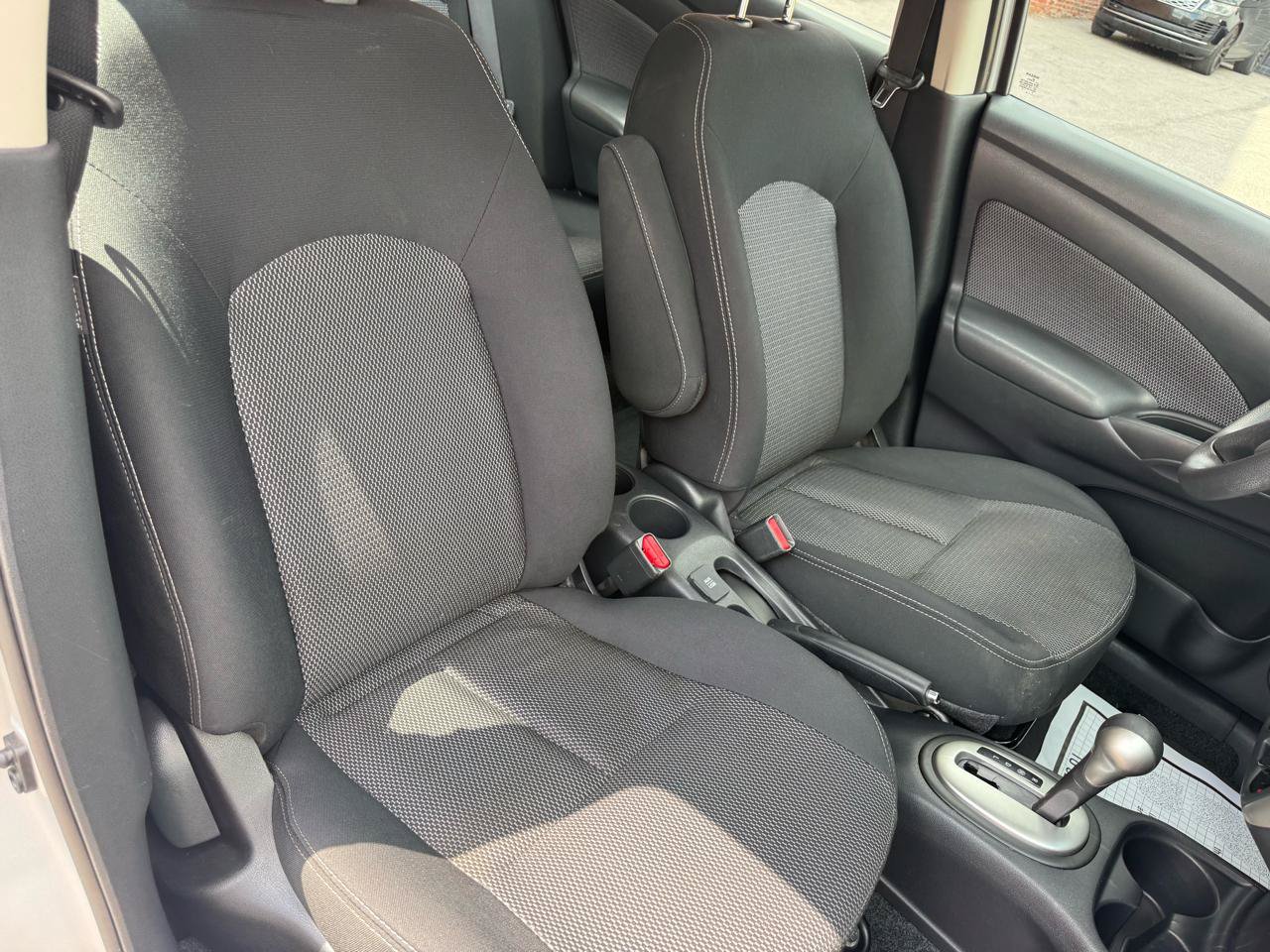 Used 2015 Nissan Versa SV FWD image 9