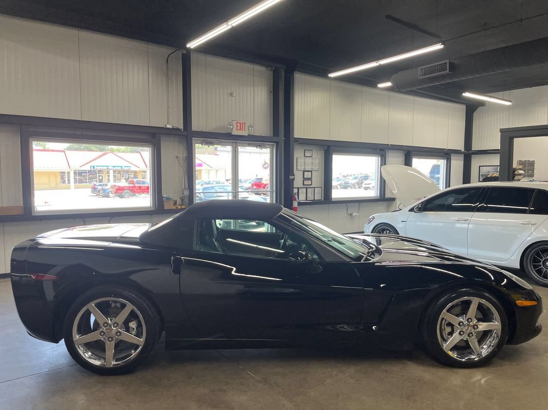 Used 2007 Chevrolet Corvette Coupe w/ Preferred Equipment Group RWD image 19
