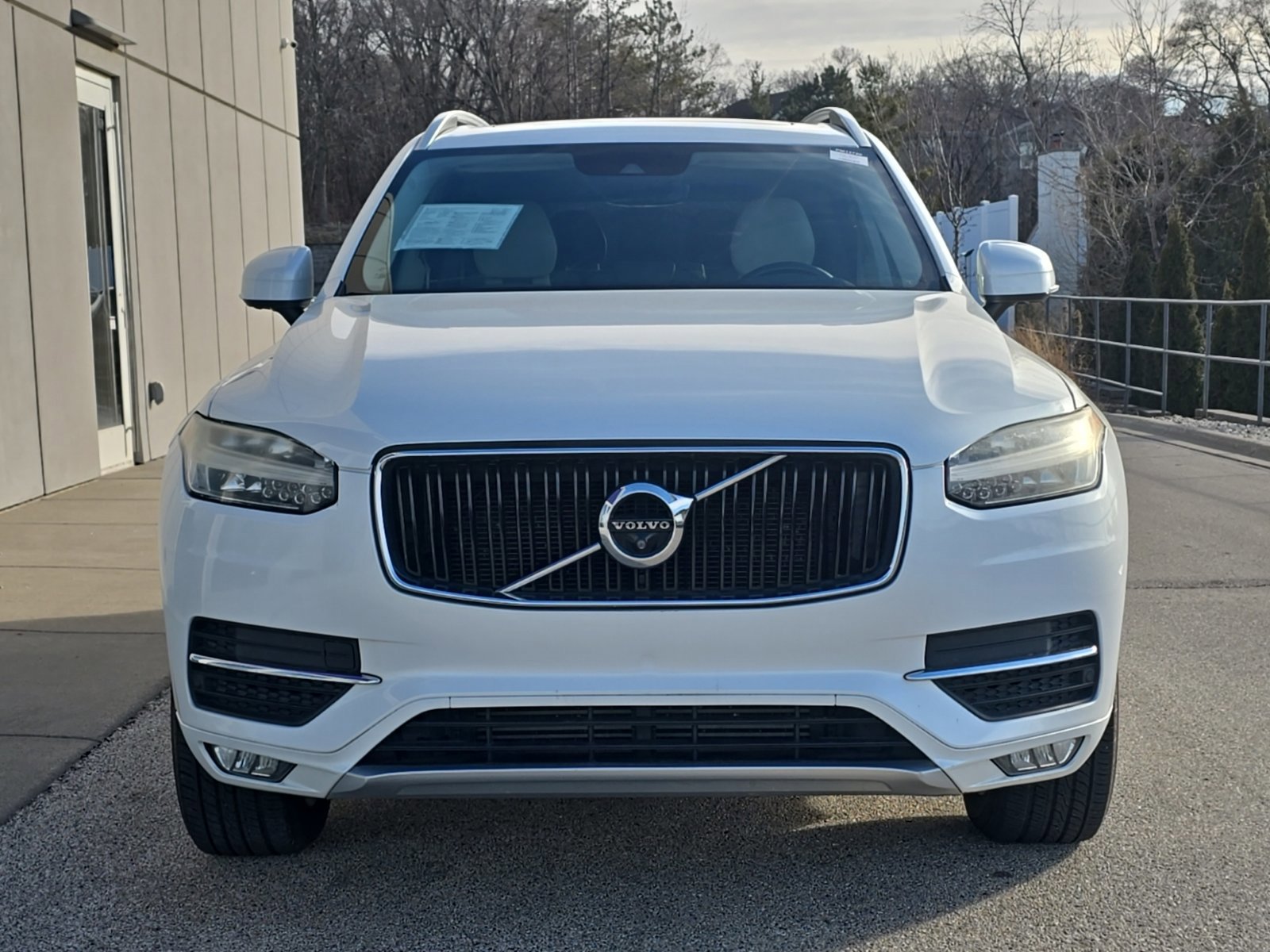 Used 2017 Volvo XC90 T6 Momentum w/ Vision Package image 2