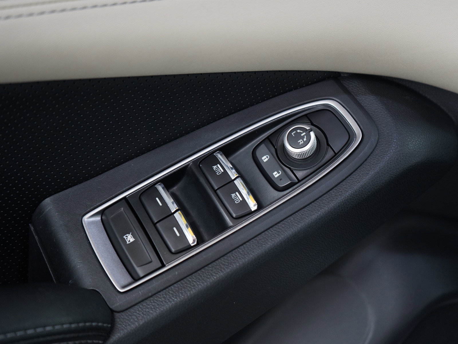 Used 2020 Subaru Ascent Limited w/ Technology Package AWD/4WD image 22