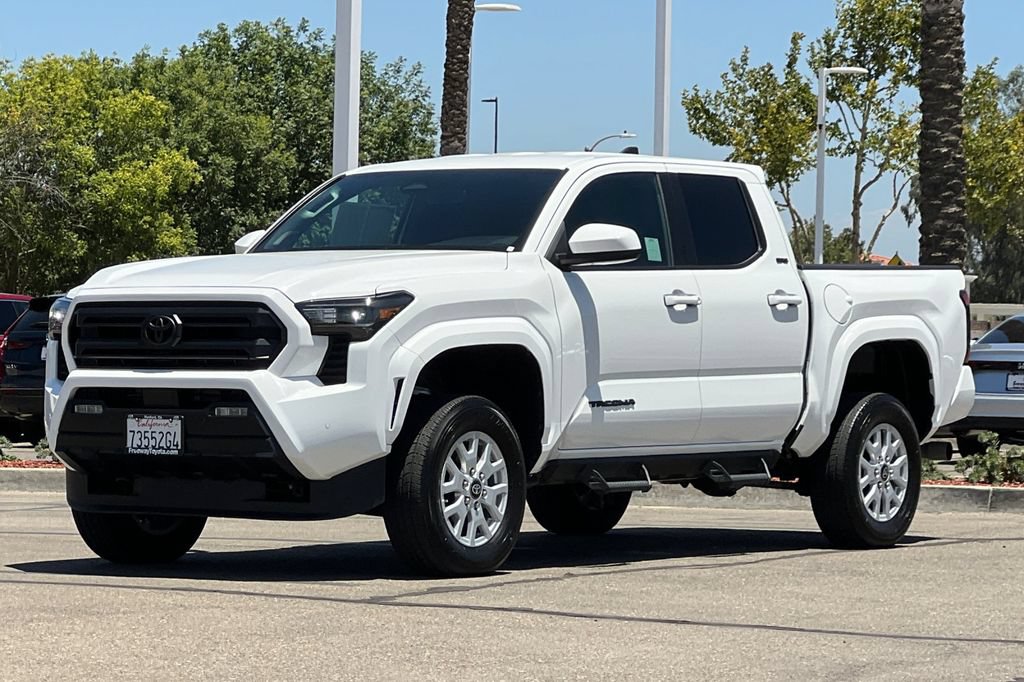 Certified 2025 Toyota Tacoma SR5 w/ SR5 Upgrade Package AWD/4WD image 10