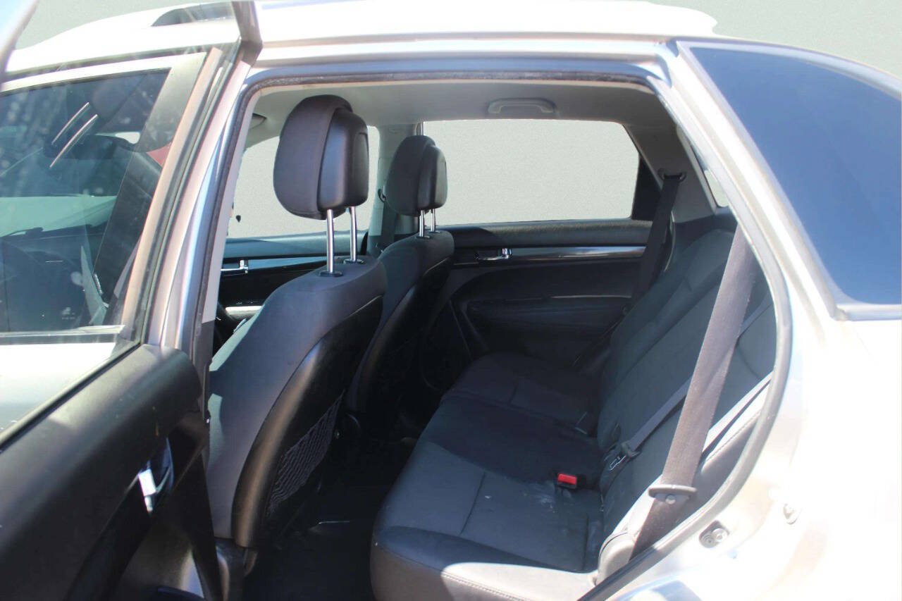 Used 2013 Kia Sorento LX FWD image 5