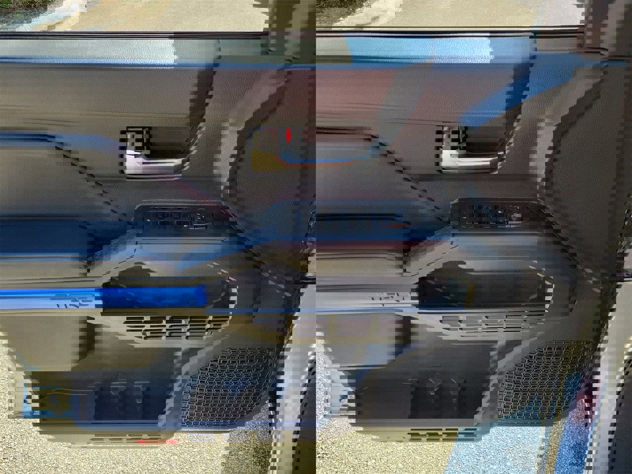 Used 2025 Toyota Tacoma TRD Off-Road image 13