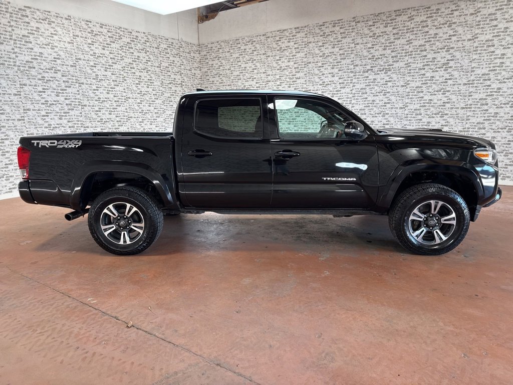Used 2017 Toyota Tacoma TRD Sport image 8