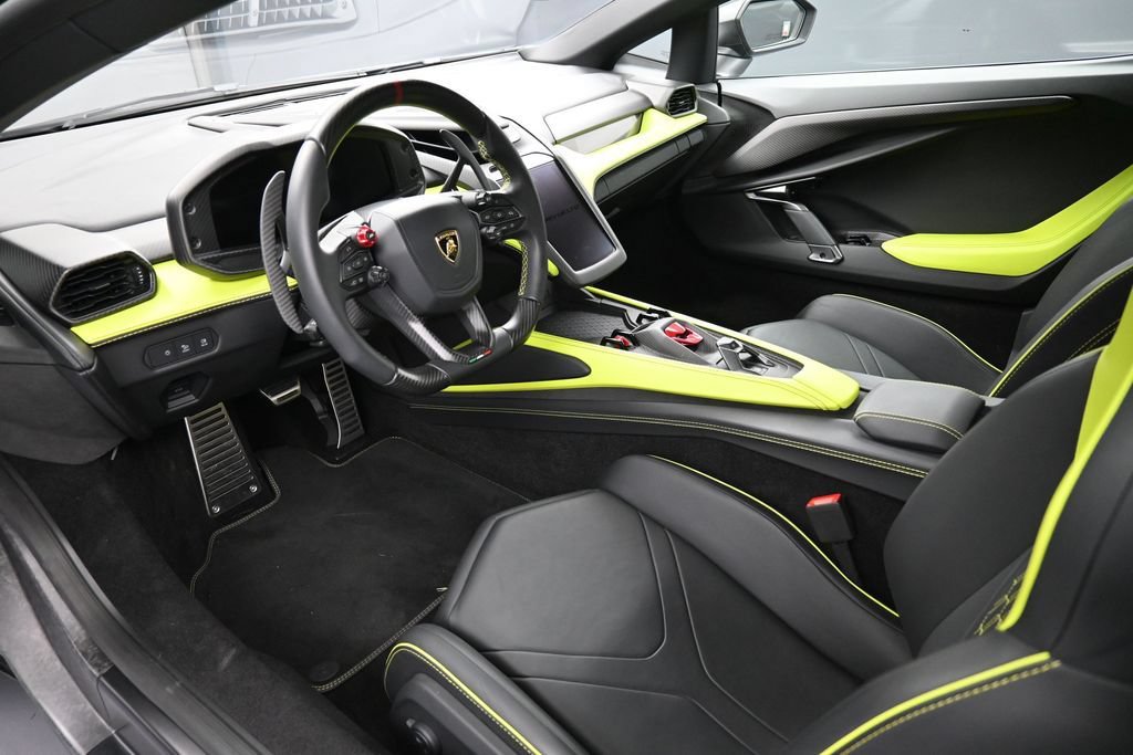 Used 2024 Lamborghini Revuelto AWD/4WD image 4