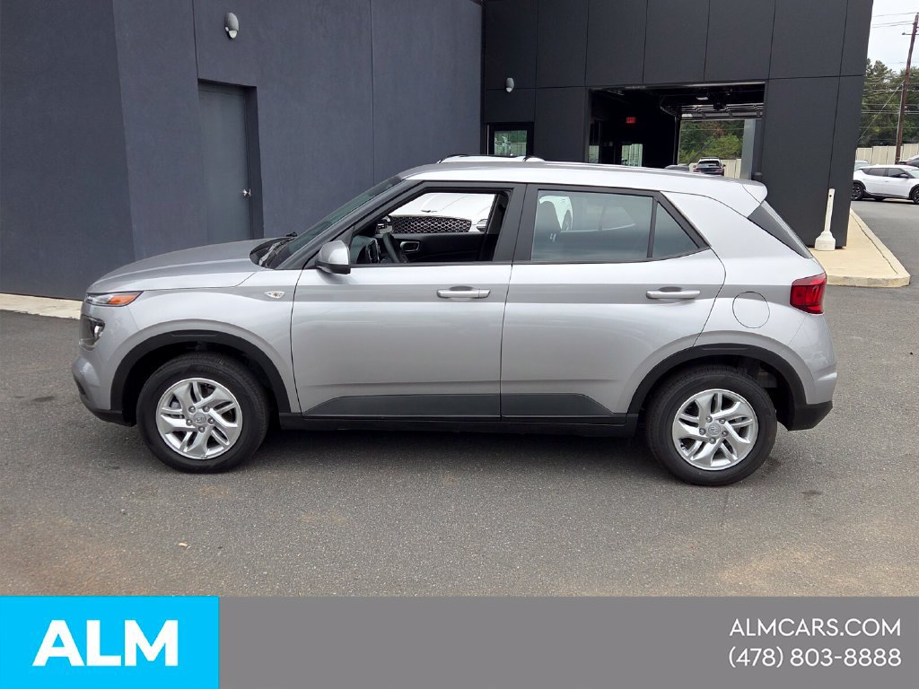 Used 2026 Hyundai Venue SE FWD image 2