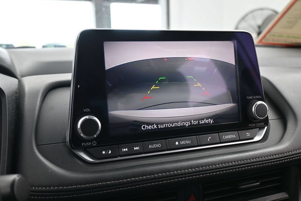 Used 2024 Nissan Rogue S FWD image 17