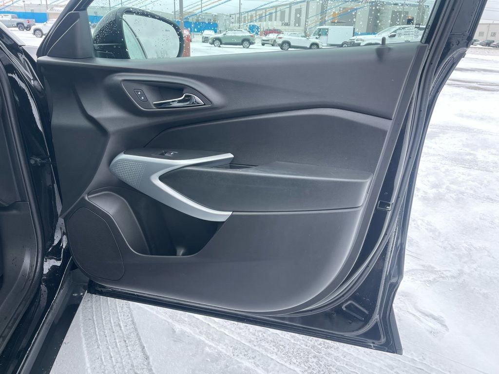 Used 2025 Chevrolet Trax RS w/ Driver Confidence Package image 25