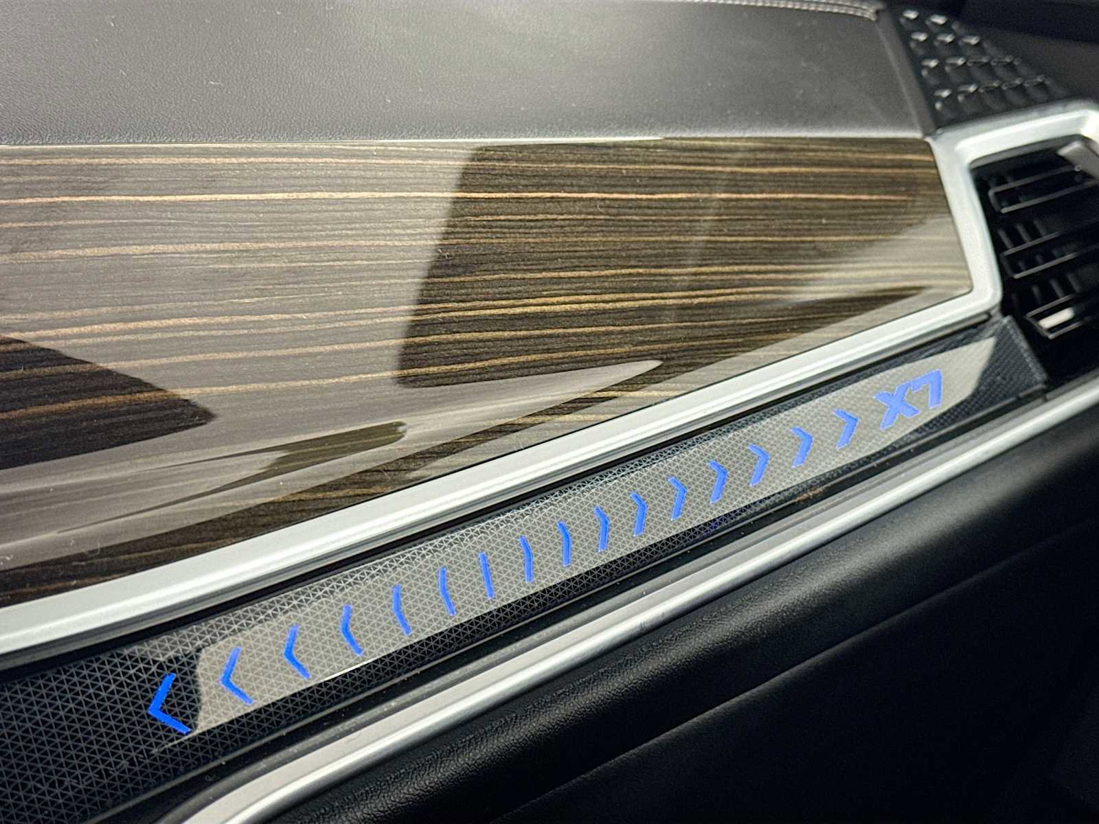 Used 2024 BMW X7 xDrive40i w/ Executive Package image 10