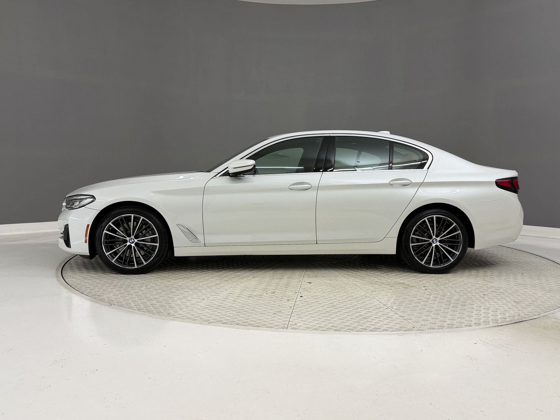 Certified 2023 BMW 530i w/ Premium Package RWD image 2