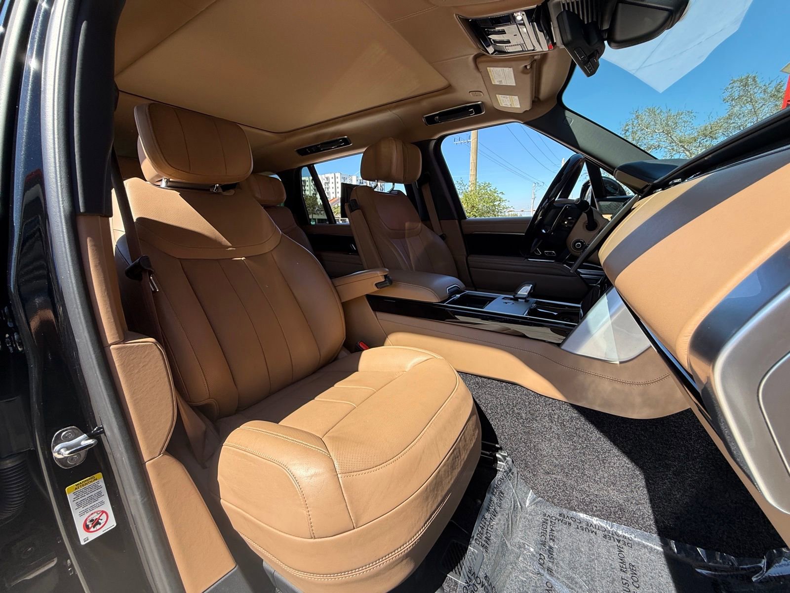 Used 2024 Land Rover Range Rover Long Wheelbase Autobiography image 16