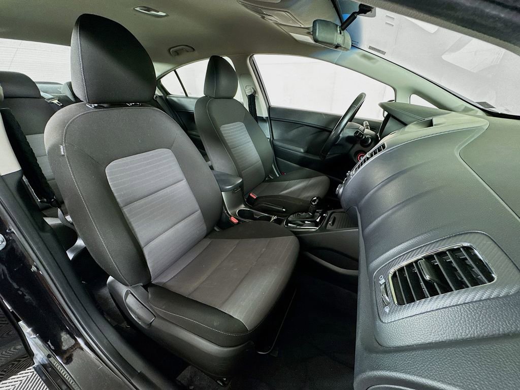 Used 2017 Kia Forte S image 25