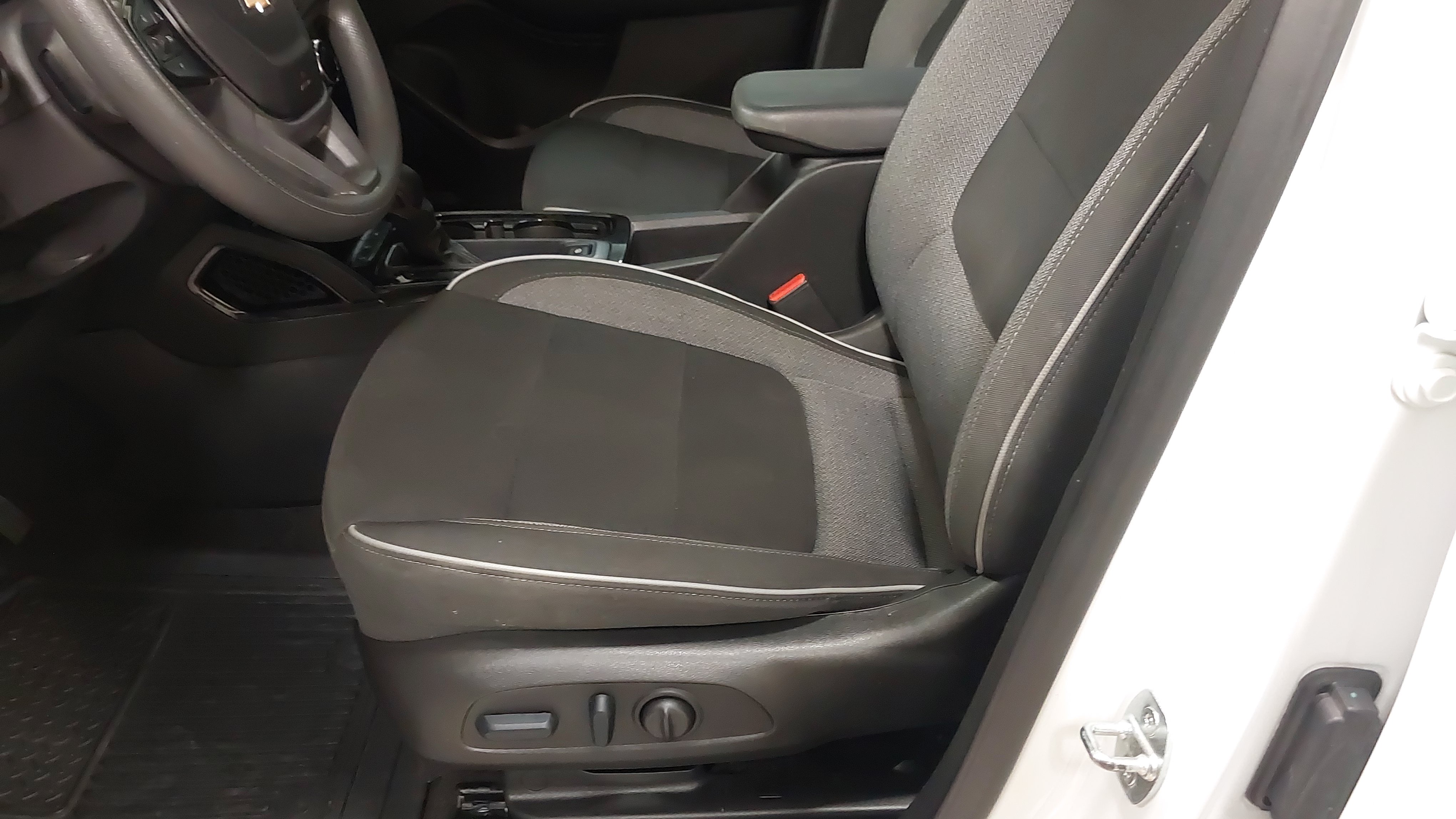 Certified 2023 Chevrolet TrailBlazer LT w/ Convenience Package FWD image 22