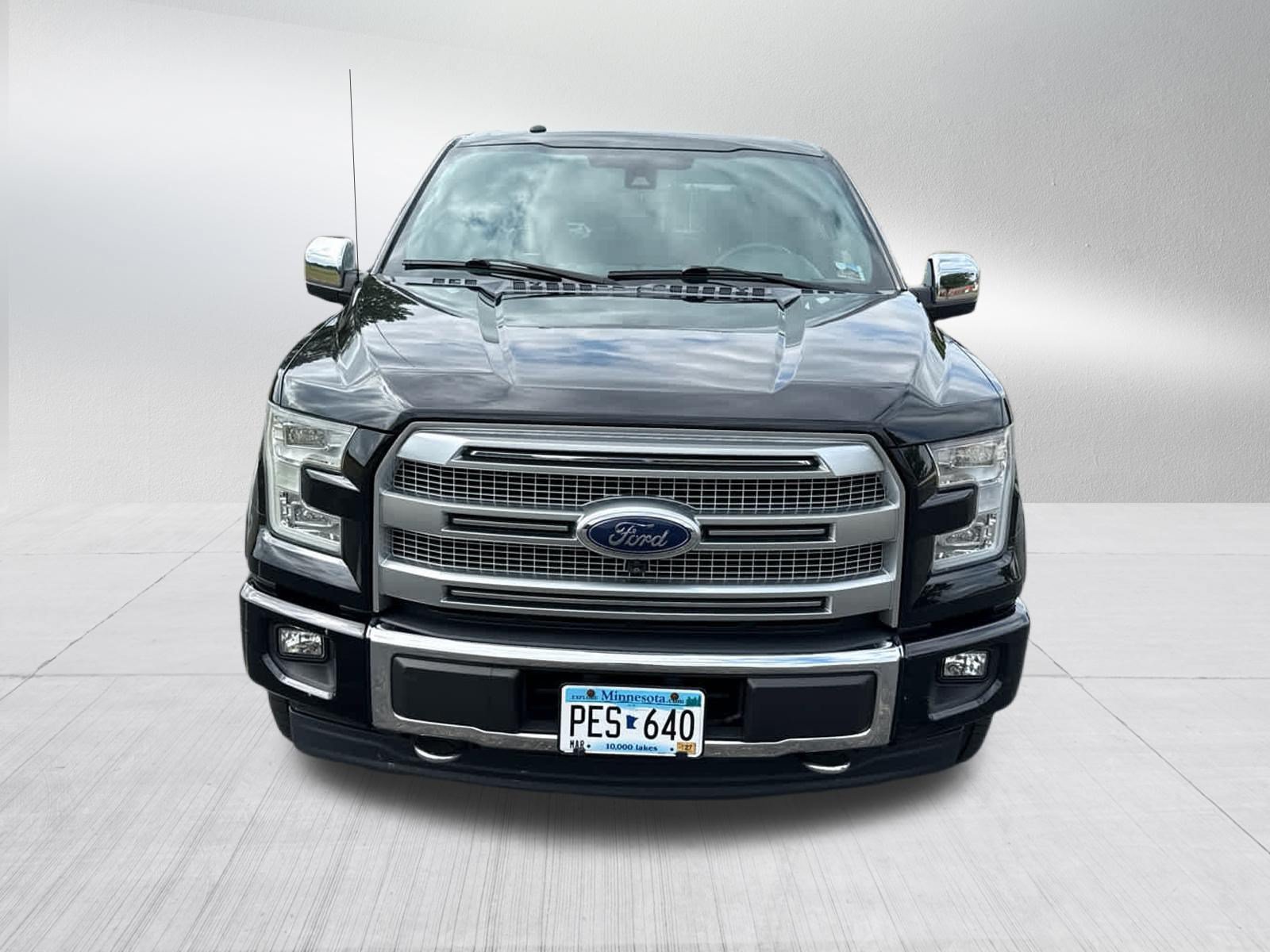 Used 2017 Ford F150 Platinum w/ Equipment Group 701A Luxury AWD/4WD image 3