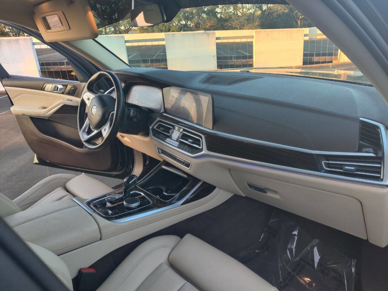 Used 2019 BMW X7 xDrive40i w/ Cold Weather Package image 37