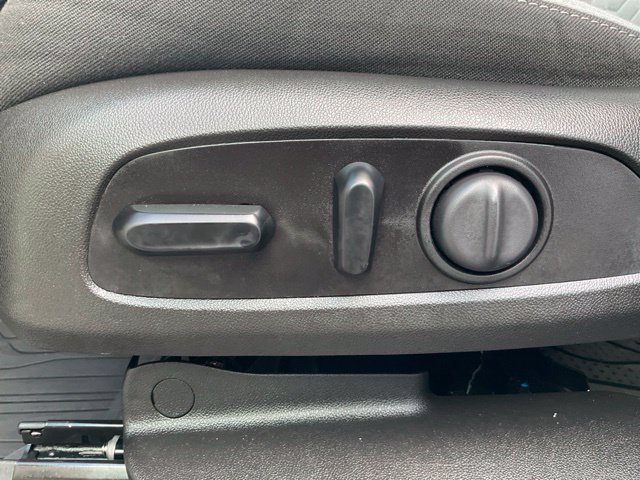 Used 2021 Chevrolet Equinox LS w/ LS Convenience Package FWD image 3